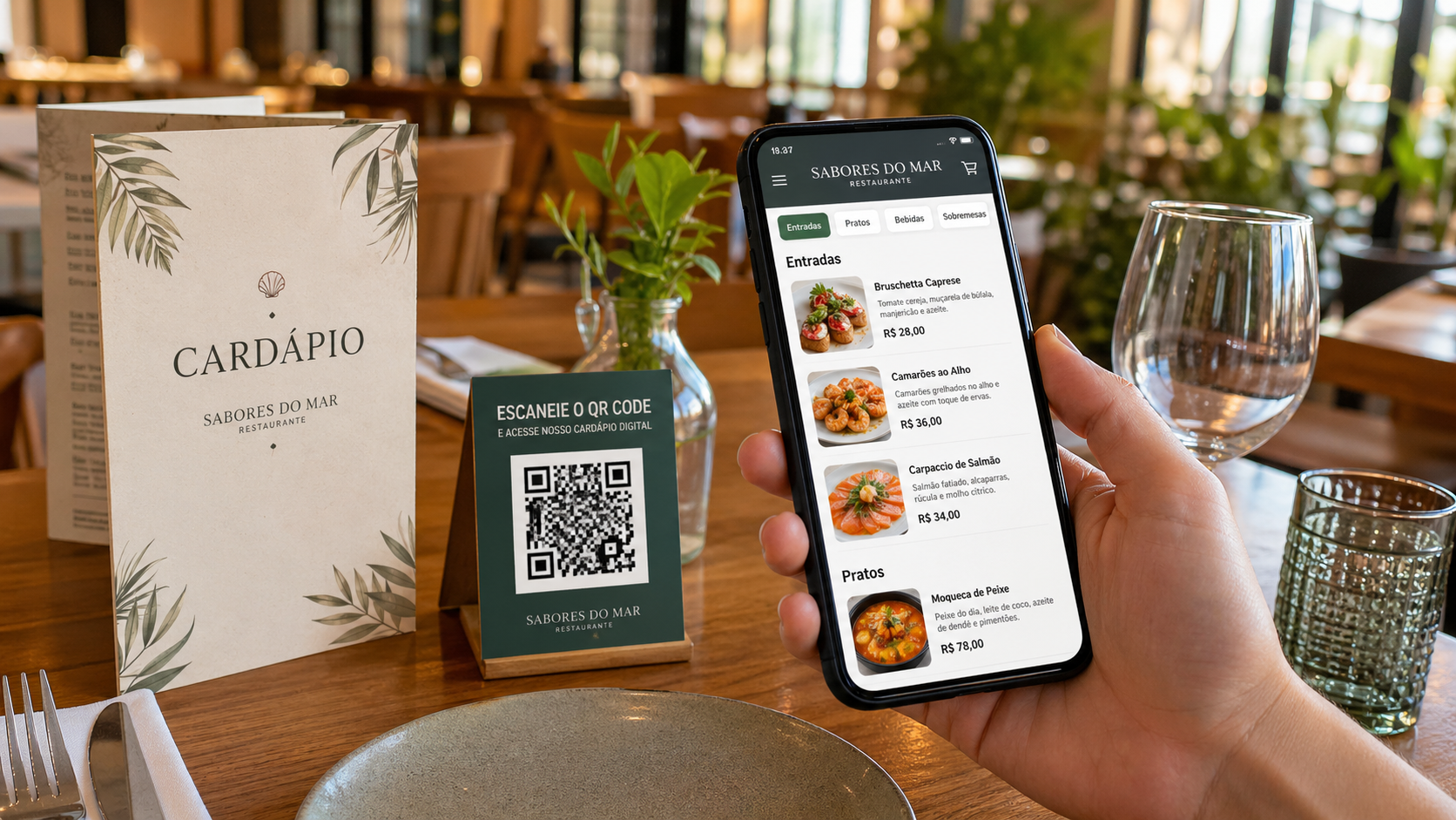 Cardápio digital com QR Code ao lado de cardápio impresso em restaurante
